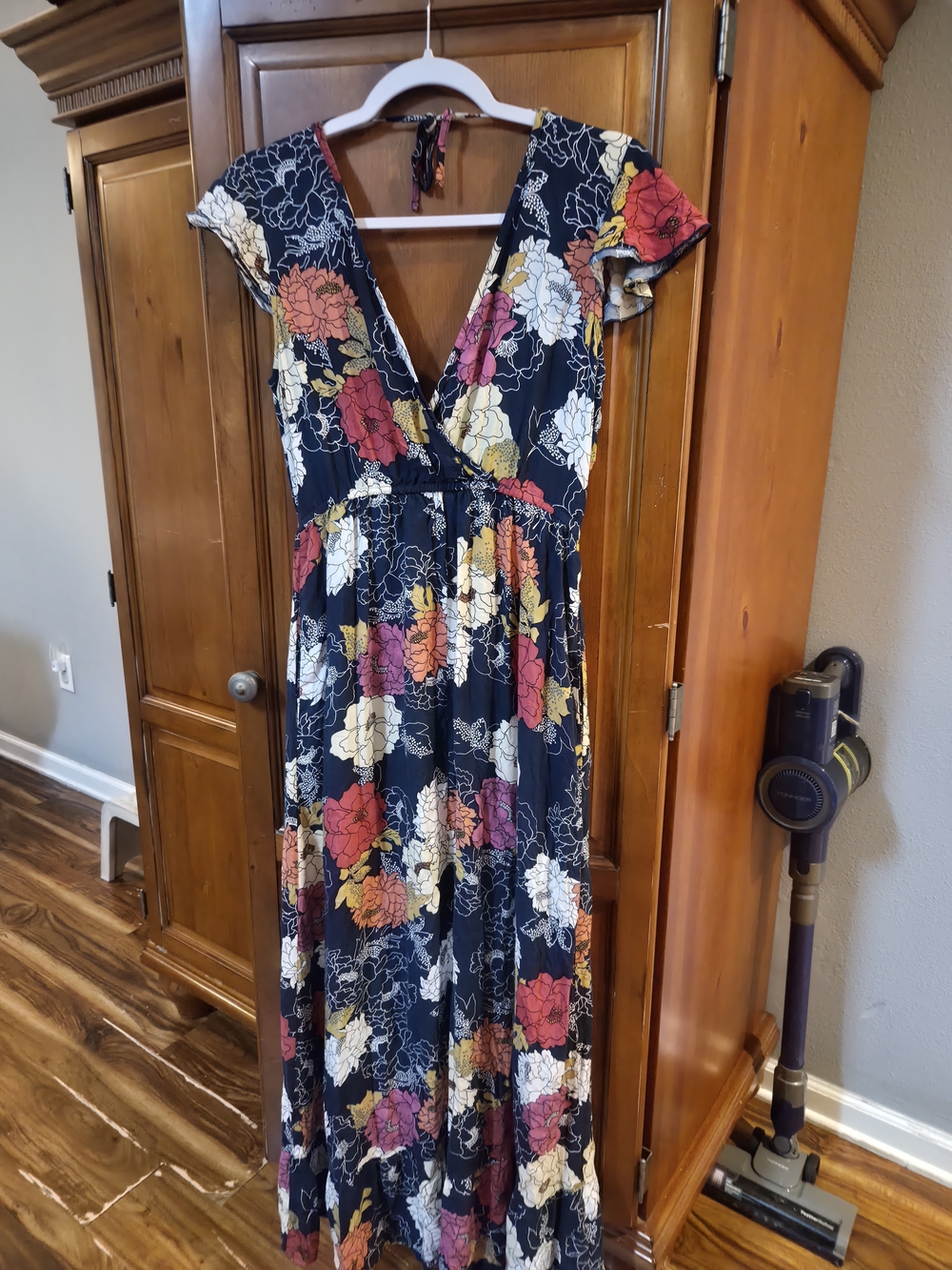 Navy Floral V-Neck Maxi Dress with Short Sleeves